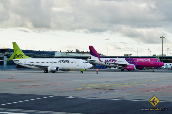 Boeing 737-31S